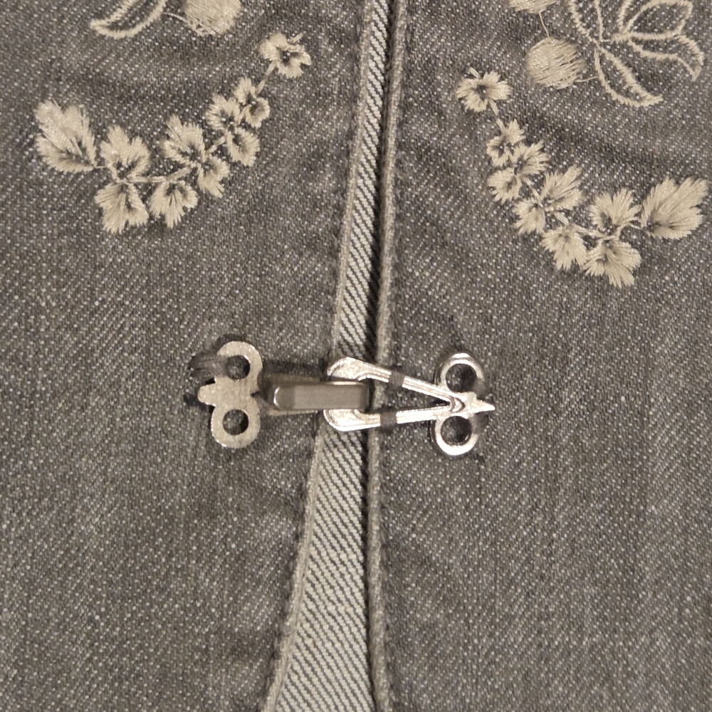 Chico's Gray Denim Embroidered Jacket Great Condition!! - Picture 4 of 8